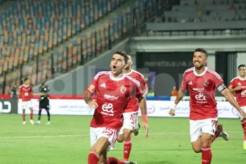 طرد هاني وتألق زيزو وخطأ شوبير.. لقطات لم تُذع من فوز الأهلي على فاركو (صور)